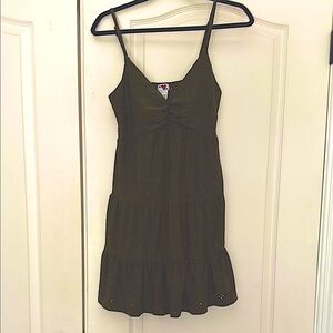 Heart and Heels Women’s Sz Large Olive Green Eyelet Adjustable Strap Dress